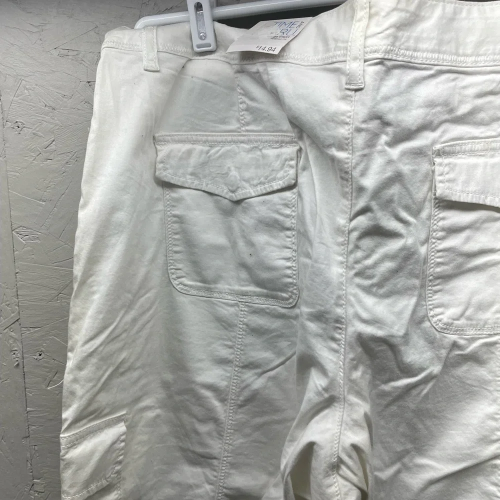 Time and Tru White Cargo Capri Pants - Picture 9 of 14